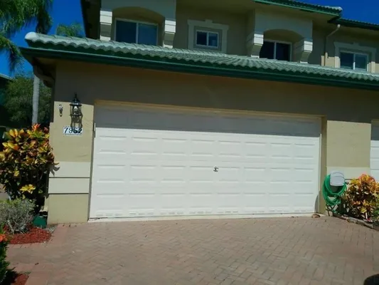Property Slideshow image 3 of 34 | 7952 exeter cir e # 201, Tamarac, FL, 33321