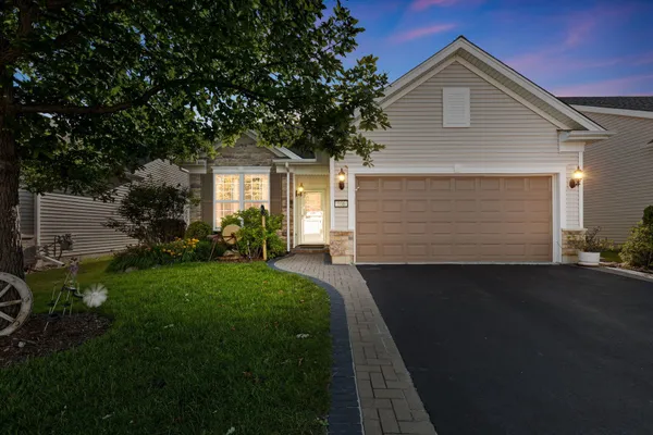 Property Slideshow image 2 of 19 | 860 cascade falls dr, Elgin, IL, 60124