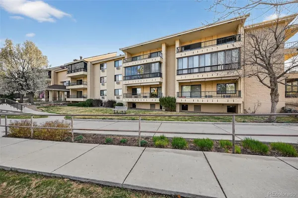 Property Slideshow image 2 of 27 | 2868 s heather gardens way 103, Aurora, CO, 80014