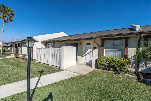 Property Slideshow image 2 of 31 | 3403 36th st w # 109, Bradenton, FL, 34205