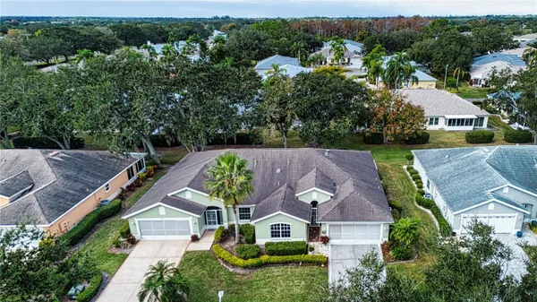 Property Slideshow image 2 of 74 | 902 staffordshire ln 6, Sun City Center, FL, 33573