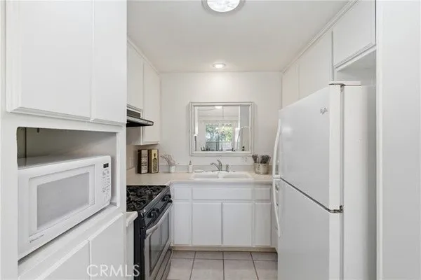 Property Slideshow image 2 of 36 | 19158 avenue of the oaks c, Newhall, CA, 91321