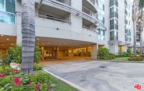 Property Slideshow image 3 of 35 | 267 s san pedro st 217, Los Angeles, CA, 90012