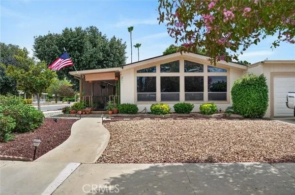 Property Slideshow image 3 of 38 | 2711 chamise way, Hemet, CA, 92545