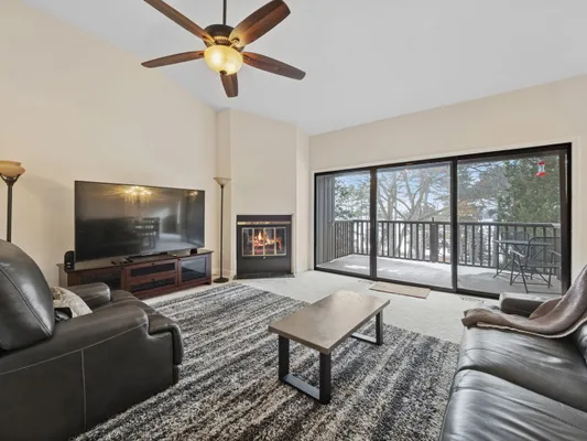 Property Slideshow image 3 of 36 | 276 old barn rd # 276-b, Lake Barrington, IL, 60010