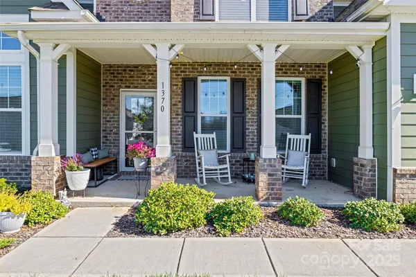 Property Slideshow image 2 of 48 | 1370 englewood dr, Lake Wylie, SC, 29710