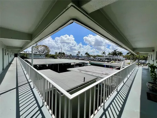 Property Slideshow image 3 of 22 | 3463 bee ridge rd 318, Sarasota, FL, 34239