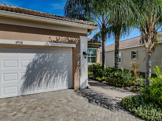 Property Slideshow image 3 of 85 | 4938 grand banks dr, Wimauma, FL, 33598