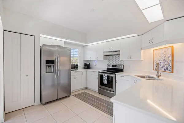 Property Slideshow image 3 of 37 | 801 montrose dr 202, Venice, FL, 34293
