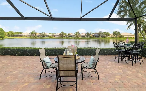 Property Slideshow image 3 of 50 | 5538 carmona pl, Sarasota, FL, 34238