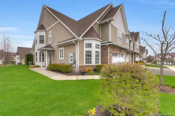 Property Slideshow image 2 of 24 | 35 wolfe cir, Clarkstown, NY, 10994