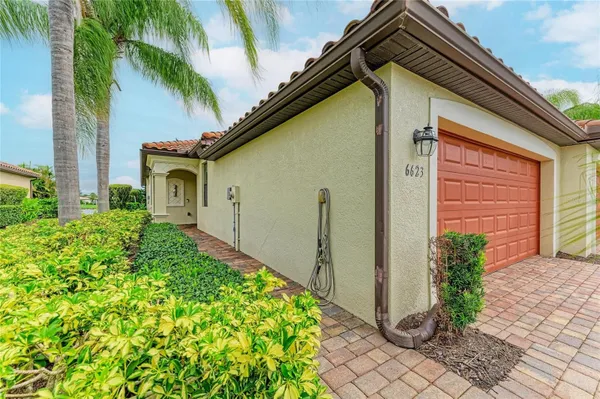 Property Slideshow image 2 of 75 | 6623 candlestick dr, Bradenton, FL, 34212