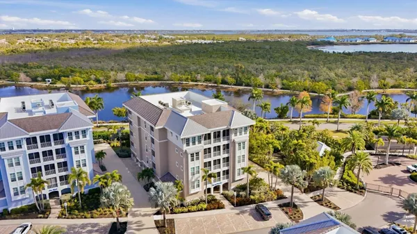 Property Slideshow image 2 of 51 | 395 aruba cir 303, Bradenton, FL, 34209