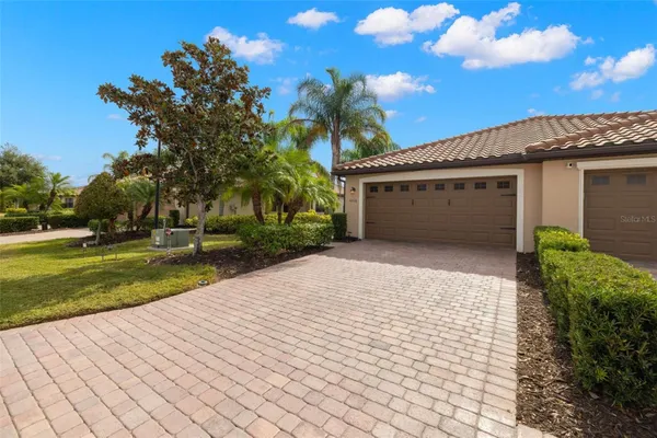 Property Slideshow image 2 of 46 | 6516 candlestick dr, Bradenton, FL, 34212