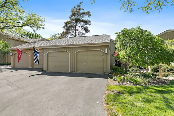 Property Slideshow image 2 of 41 | 228 hickory ln c, Lake Barrington, IL, 60010