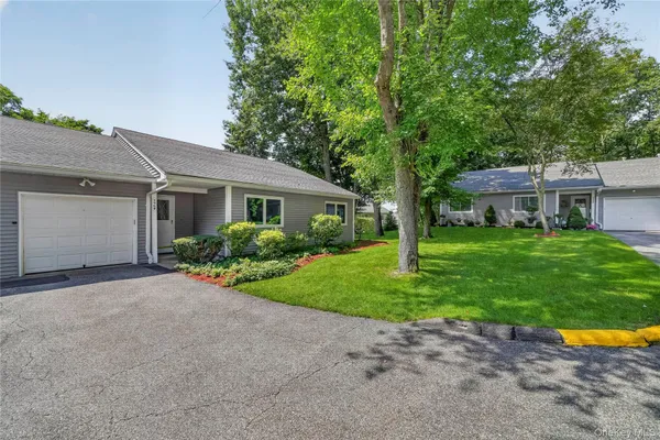 Property Slideshow image 2 of 48 | 196 long hill dr b, Yorktown, NY, 10598