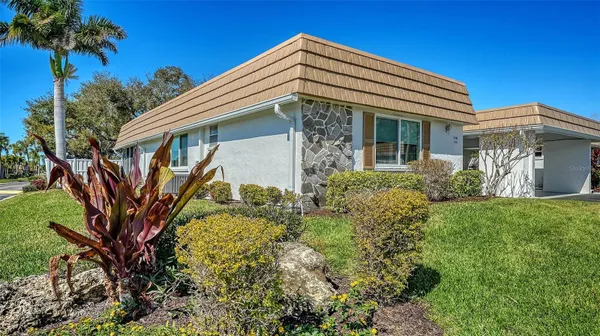 Property Slideshow image 2 of 39 | 2603 riverbluff pkwy # v141, Sarasota, FL, 34231