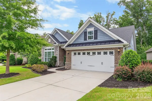 Property Slideshow image 3 of 48 | 17232 coves edge ln, Charlotte, NC, 28278