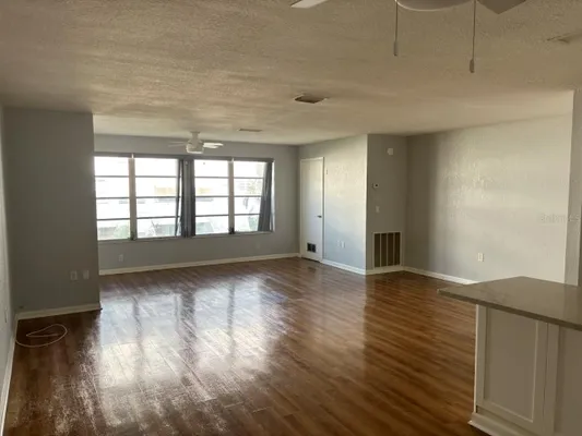 Property Slideshow image 3 of 12 | 5603 80th st n unit 207, Saint Petersburg, FL, 33709