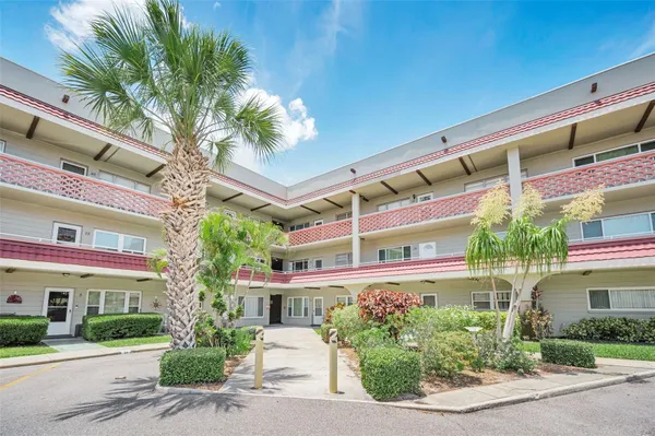 Property Slideshow image 3 of 93 | 2072 australia way 32, Clearwater, FL, 33763