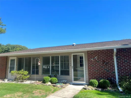 Property Slideshow image 2 of 19 | 171b ventry ct 171b, Brookhaven, NY, 11961