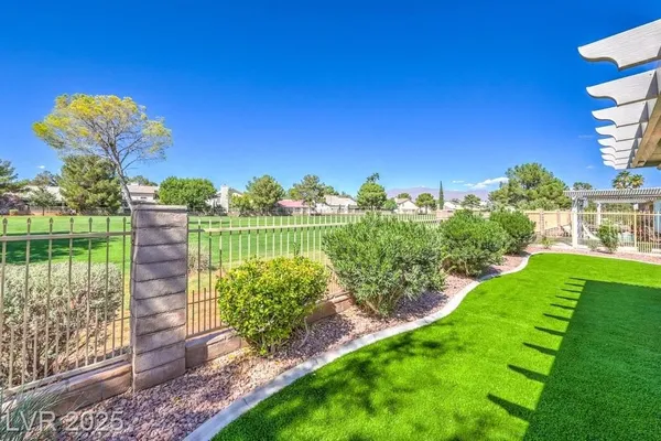 Property Slideshow image 2 of 63 | 5433 honey mesquite ln, Las Vegas, NV, 89130