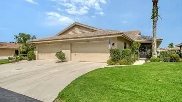 Property Slideshow image 3 of 37 | 7170 wood creek dr # 40, Sarasota, FL, 34231