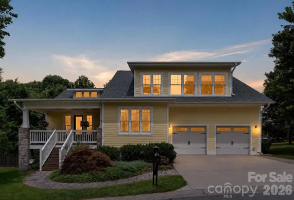 Property Slideshow image 2 of 48 | 6 bungalow way, Asheville, NC, 28804