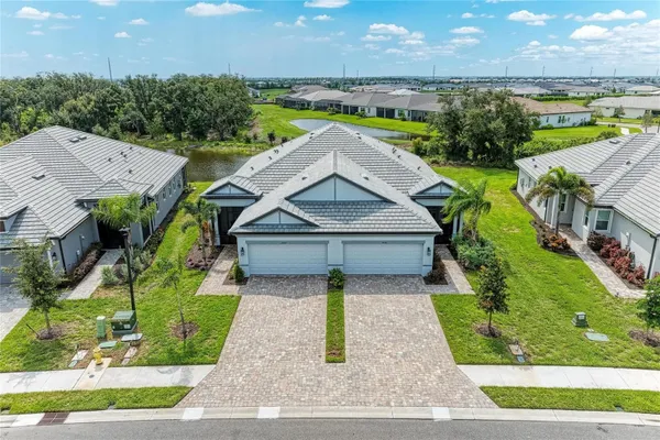 Property Slideshow image 3 of 87 | 18048 cherished loop, Lakewood Ranch, FL, 34211
