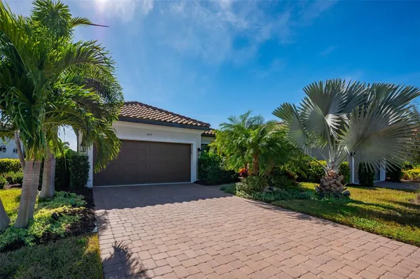 Property Slideshow image 2 of 98 | 5451 lago maggio st, Sarasota, FL, 34238