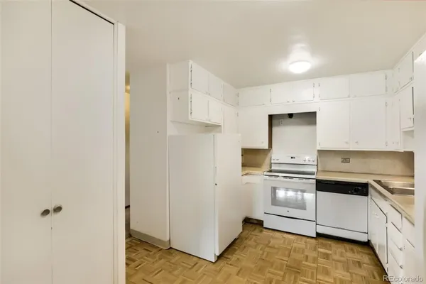 Property Slideshow image 2 of 22 | 625 s clinton st 7b, Denver, CO, 80247