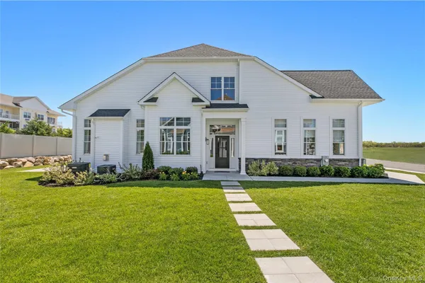 Property Slideshow image 2 of 28 | 140 celine ln 12, Brookhaven, NY, 11980