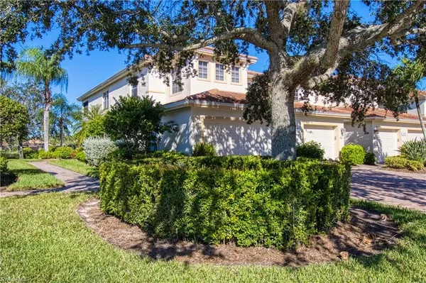Property Slideshow image 2 of 29 | 3111 meandering way 101, Fort Myers, FL, 33905