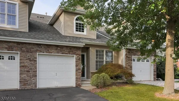 Property Slideshow image 3 of 35 | 150 saratoga ct, Somerset, NJ, 08873