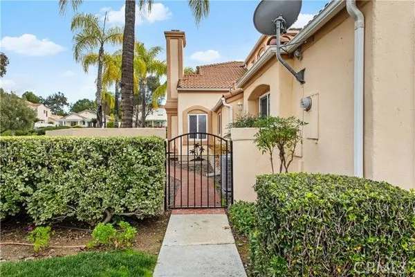 Property Slideshow image 3 of 45 | 40412 via amapola, Murrieta, CA, 92562