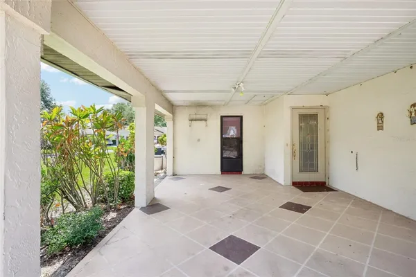 Property Slideshow image 2 of 67 | 2017 hampstead cir, Sun City Center, FL, 33573