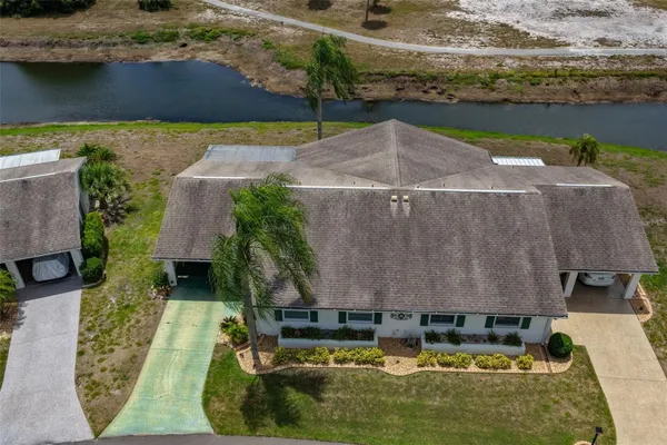 Property Slideshow image 3 of 92 | 214 glenellen pl 201, Sun City Center, FL, 33573