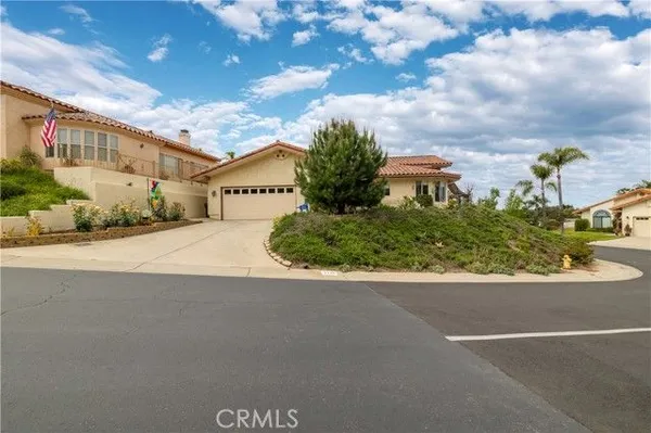 Property Slideshow image 3 of 38 | 1113 crescent bnd, Fallbrook, CA, 92028