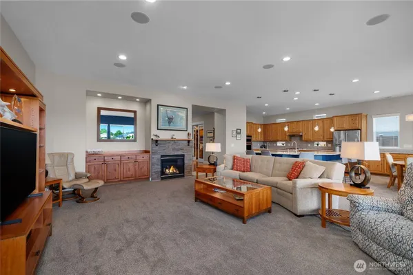 Property Slideshow image 3 of 40 | 4242 vashon dr, Lacey, WA, 98516