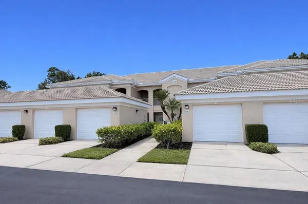 Property Slideshow image 3 of 63 | 6318 grand oak cir 201, Bradenton, FL, 34203
