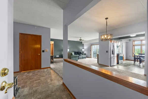 Property Slideshow image 3 of 25 | 18610 pine lake dr 2d, Tinley Park, IL, 60477
