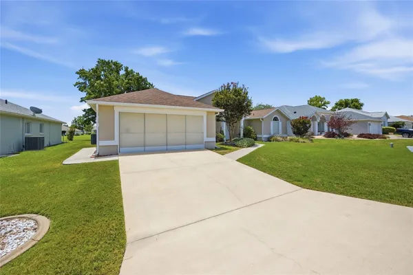 Property Slideshow image 2 of 59 | 5450 nw 25th loop, Ocala, FL, 34482