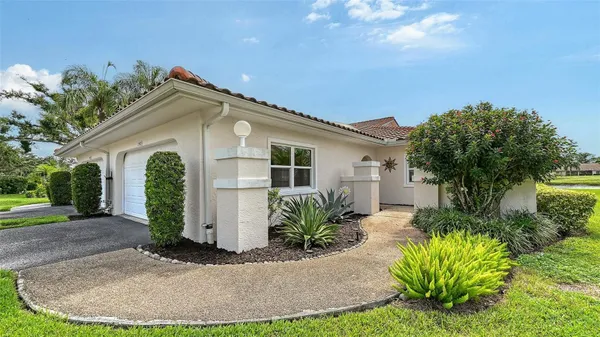 Property Slideshow image 3 of 63 | 7340 golf pointe cir, Sarasota, FL, 34243