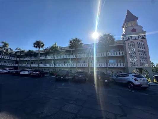 Property Slideshow image 3 of 26 | 2401 ecuadorian way 19, Clearwater, FL, 33763