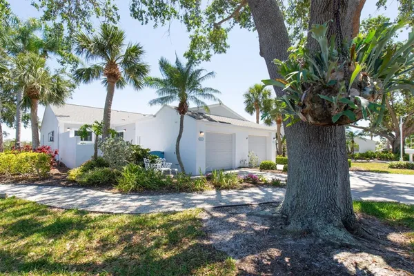 Property Slideshow image 2 of 57 | 801 waterside ln, Bradenton, FL, 34209