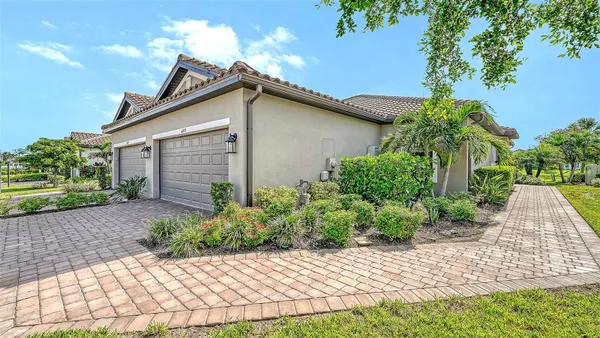 Property Slideshow image 3 of 87 | 6223 plateau ct, Bradenton, FL, 34203