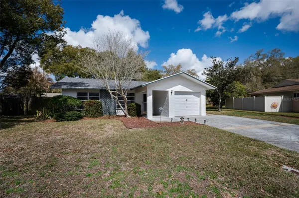 Property Slideshow image 2 of 77 | 918 windward way, Palm Harbor, FL, 34685