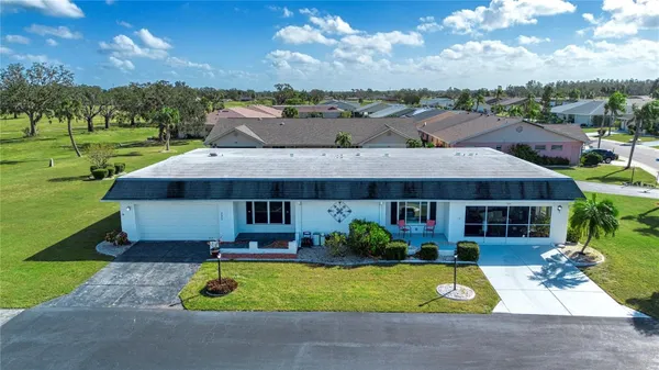 Property Slideshow image 3 of 60 | 332 club manor dr # 10, Sun City Center, FL, 33573