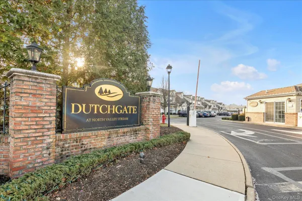 Property Slideshow image 2 of 21 | 817 willow ln, Valley Stream, NY, 11580