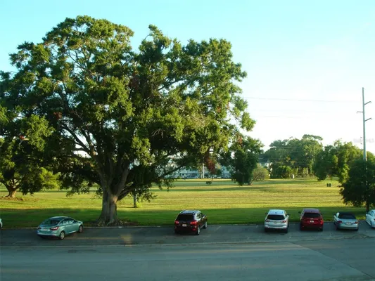 Property Slideshow image 2 of 12 | 2467 finlandia ln 57, Clearwater, FL, 33763